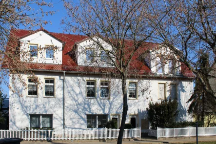 Außenansicht - Wohnung mieten in Naumburg (Saale) - Ihre neue Traumwohnung! Mit Einbauküche, Dachterrasse und Garage!