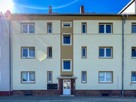 Außenansicht - Bild 1 - Wohnung mieten in Naumburg (Saale) - Niedliche 2-Raum-Wohnung am nordöstlichen Stadtrand Naumburgs!