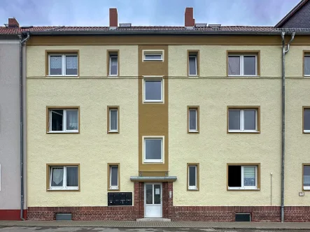 Außenansicht - Bild 1 - Wohnung mieten in Naumburg (Saale) - Niedliche 2-Raum-Wohnung am nordöstlichen Stadtrand Naumburgs!