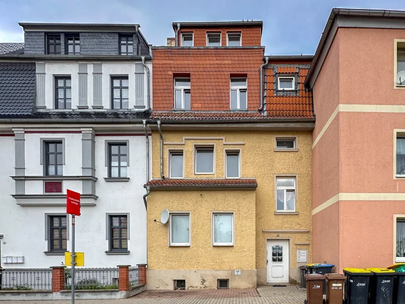 Außenansicht - Wohnung mieten in Naumburg (Saale) - Frisch renovierte 2-Zimmer-Wohnung im sanierten Altbau mit Veranda in Naumburg