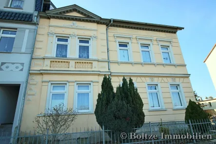 Außenansicht - Bild 1 - Wohnung mieten in Naumburg (Saale) - Ideal für Pendler! Kleine Dachgeschosswohnung am Naumburger Stadtrand!