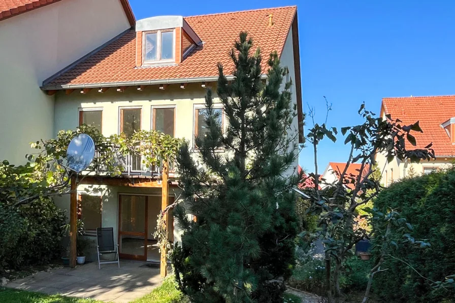 Gartenansicht - Haus kaufen in Dresden - Platz für die ganze Familie!