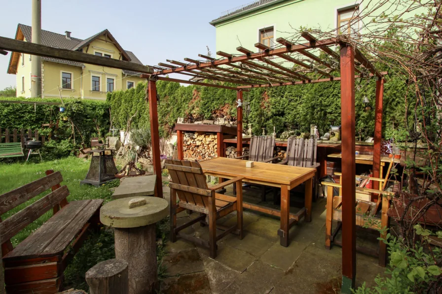 Terrasse und Garten Remise