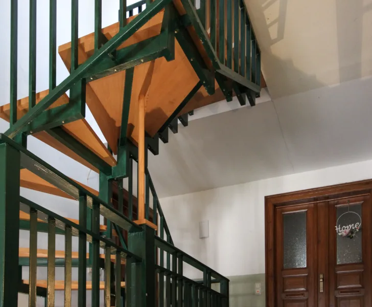 Treppe zur DG-Wohnung