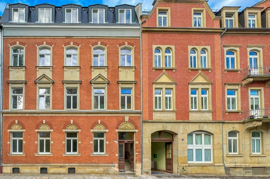 Straßenansicht - Wohnung kaufen in Pirna - Hochwertig sanierte Wohnung im historischen Denkmal!