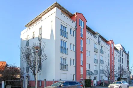 Hausansicht - Wohnung kaufen in Dresden - Blick über die Dächer der Stadt