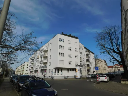 Objektbild - Wohnung kaufen in Leipzig - Vermietete 1-Raumwohnung mit Balkon!