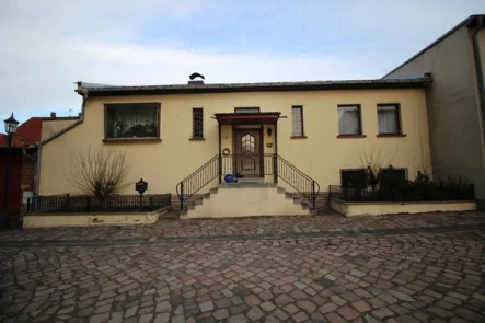 Ansicht - Haus kaufen in Ermsleben - Kleines Einfamilienhaus mit Nebengelass
