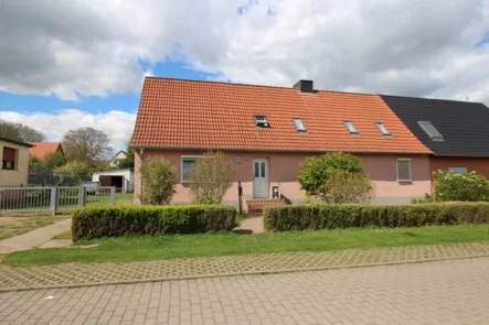 Ansicht - Haus kaufen in Aschersleben OT Westdorf - Ruhig gelegene Doppelhaushälfte mit großem Garten