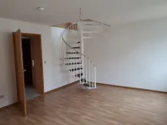 Wohnzimmer mit Wendeltreppe