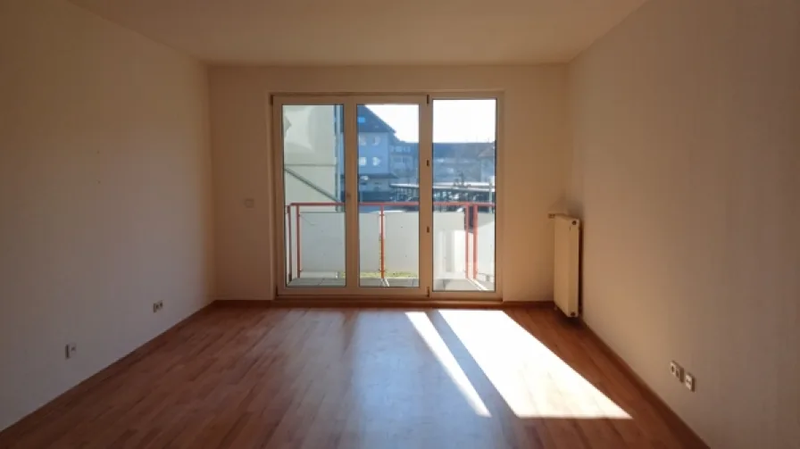 Wohnzimmer mit Balkon