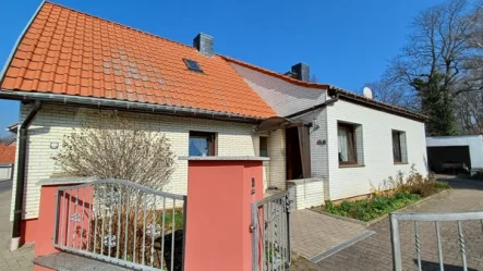 Ansicht - Haus kaufen in Ermsleben - Kleines Haus - aber alles dabei !