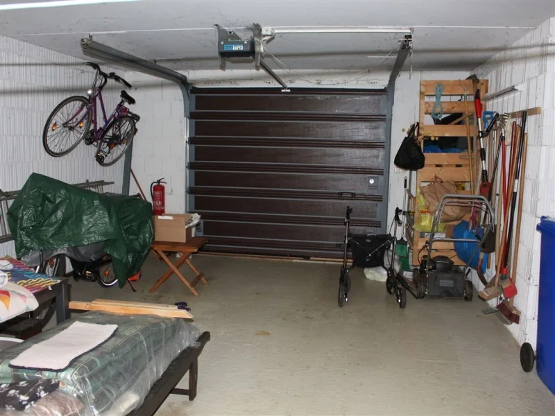 eine der Garagen