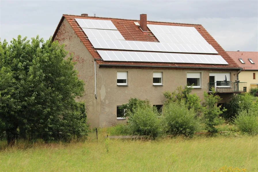 Gebäuderückseite - Haus kaufen in Bad Lausick - Achtung Autosammler/-bastler. Großes EFH mit zahlreichen Garagen/ Werkstatt auf großem Grundstück...