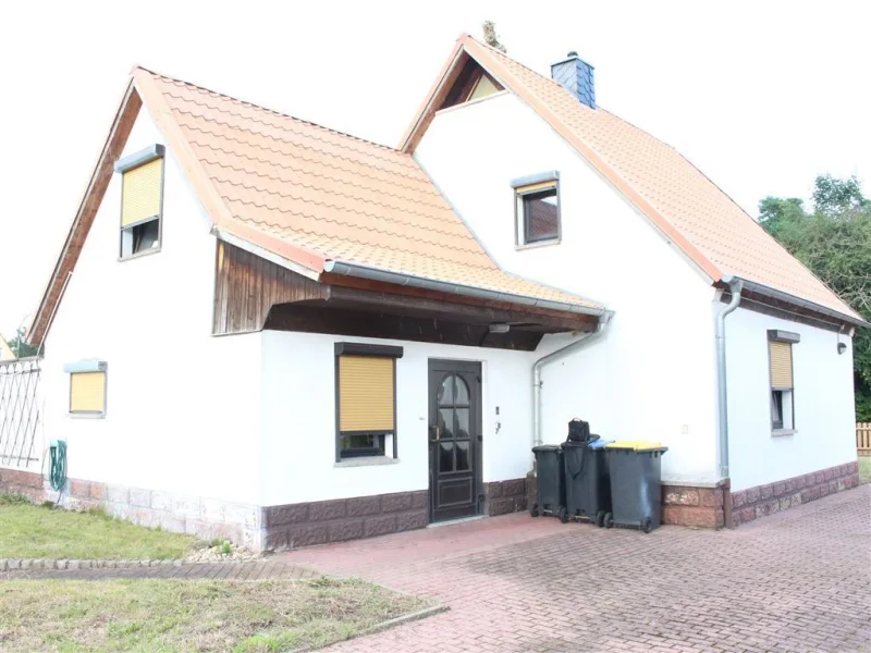 Rückseite mit Anbau - Haus kaufen in Borna b Leipzig - Neuer Preis! Freistehendes EFH auf 1.440 m² -Grundstück, weitere Bebauung möglich....