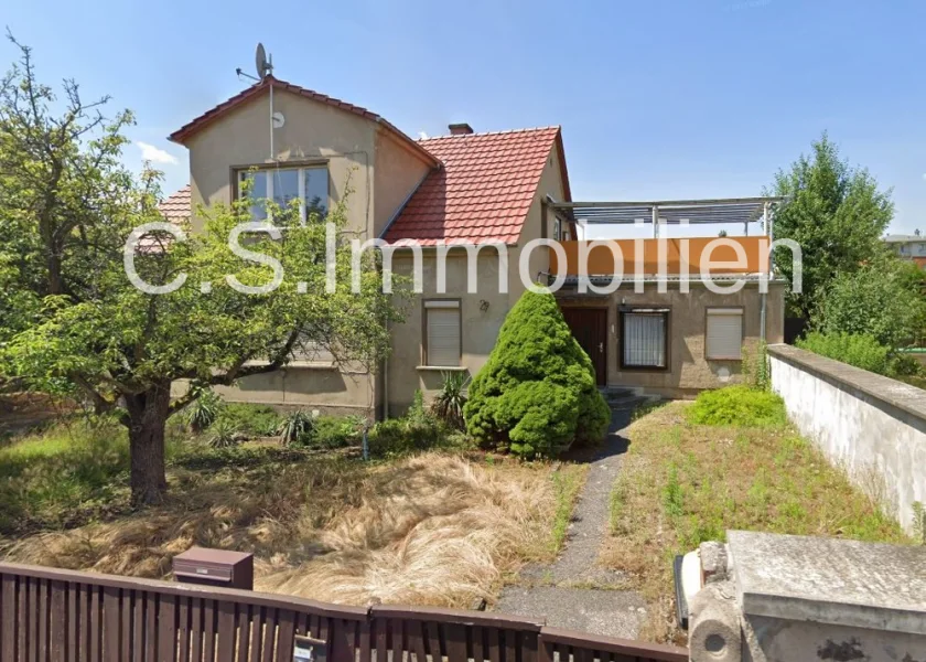 Ansicht - Haus kaufen in Radebeul - Geräumiges Einfamilienhaus mit viel Potenzial in schöner und ruhiger Siedlungslage in Radebeul