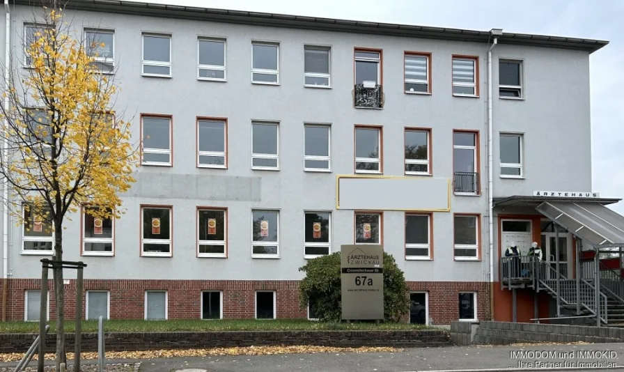 Außenansicht - Büro/Praxis mieten in Zwickau - Ideale Arztpraxis- oder großzügige Büroeinheit im Erdgeschoss mit Personenaufzug +++ barrierefrei erreichbar +++ zu vermieten!