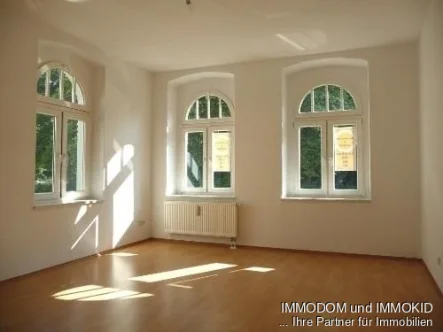 Hübsches helles Wohnzimmer - Wohnung mieten in Zwickau - 3-Zimmer-Wohnung mit BALKON, Gäste-WC in schöner Lage!