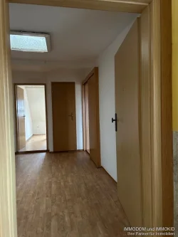 Innenansicht - Wohnung mieten in Zwickau - Gesucht? Gefunden... 4-Zi.-Wohnung im Dachgeschoss für Familien oder Paare zu vermieten!