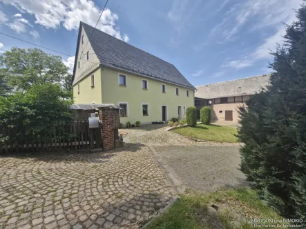 Ansicht - Haus kaufen in Wilkau-Haßlau / Culitzsch - Teilsanierter Dreiseit-Bauernhof mit LAND in Culitzsch zu verkaufen!