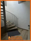 Eingang mit Treppe zum Wohnraum