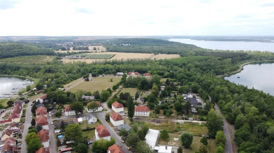 Luftbild m. Blick auf die umliegenden Seen