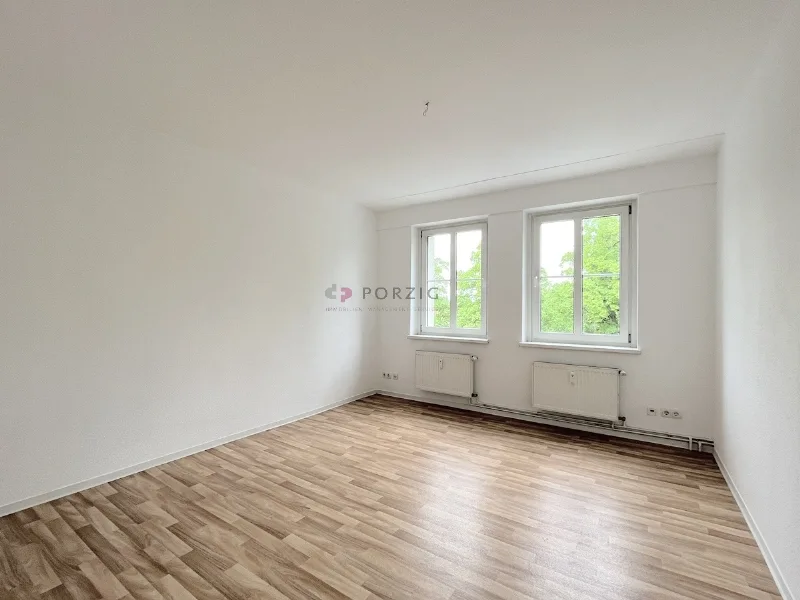 Wohnzimmer - Wohnung mieten in Chemnitz - Lichtdurchflutete 2-Raum-Wohnung mit Einbauküche und Balkon