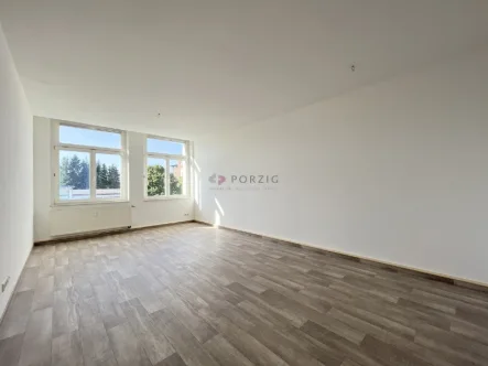 Wohnzimmer - Wohnung mieten in Limbach-Oberfrohna - Groß - Größer - DIESE WOHNUNG