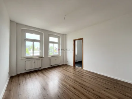 Wohnzimmer - Wohnung mieten in Limbach-Oberfrohna - Helle Single-Wohnung in toller Lage