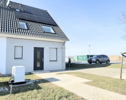 Vorderansicht - Haus mieten in Ribnitz-Damgarten OT Pütnitz - Modernes Reihenendhaus mit Garten in ruhiger Lage - Ihr Traumhaus wartet!