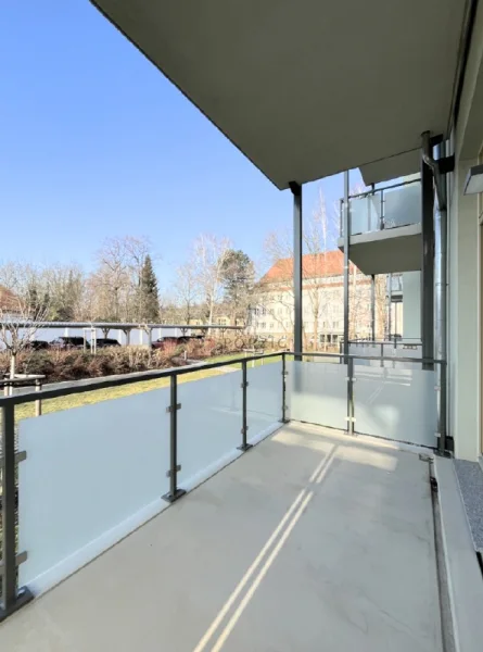 Balkon mit Blick zum Hinterhof