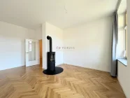 Wohnzimmer mit Kamin