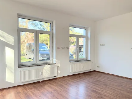 Wohnzimmer - Wohnung mieten in Ahrenshagen-Daskow - Stilvolle und gemütliche 2-Raum-Wohnung