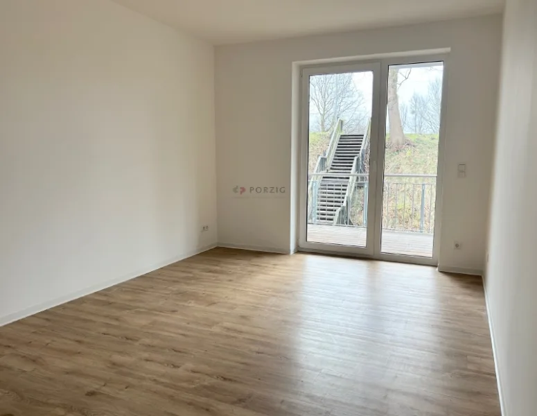 Wohnzimmer mit Küche - Wohnung mieten in Ribnitz-Damgarten - Gemütliche 2-Raum-Wohnung mit großzügigem Balkon!