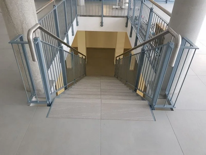 Treppenabgang zum Untergeschoß