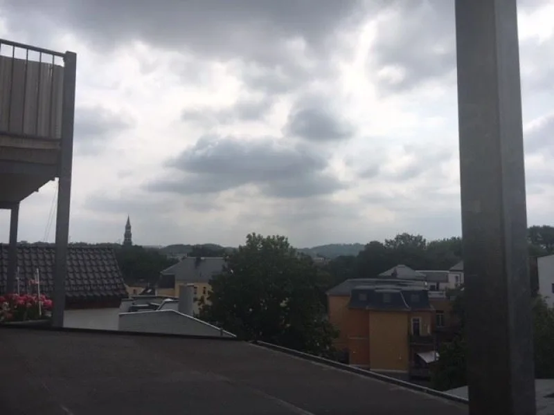 Blick vom Balkon - Wohnung mieten in Zwickau - Gut geschnittene 3-R-Wohnung im 3.OG mit großem Balkon zu mieten