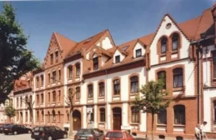 Vorderansicht  - Wohnung mieten in Zwickau - Gut-geschnittene 3-Raum-Wohnung in Zentrumsnähe-Möbel und EBK abkkaufbar