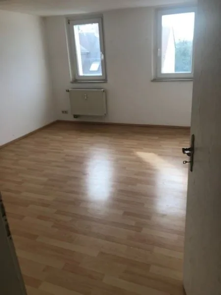 Wohnzimmer - Wohnung mieten in Zwickau - Gut geschnittene 2-R-Wohnung in Marienthal in der Windbergstraße 2 