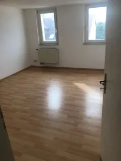 Wohnzimmer - Wohnung mieten in Zwickau - Gut geschnittene 2-R-Wohnung in Marienthal in der Windbergstraße 2 