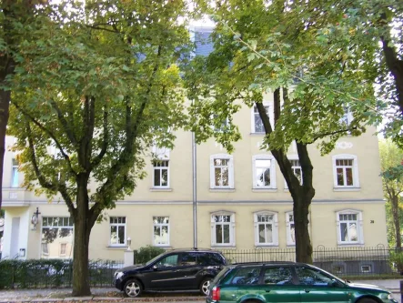 Vorderansicht Kurt-Eisner-Straße 28 - Wohnung mieten in Zwickau - Außergewöhnliche-Dachgeschoß-Maisonette-Wohnung mit Kamin ab demnächst zu mieten