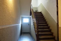Treppenhaus mit hinteren Ausgang