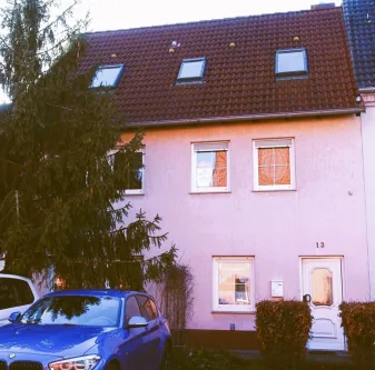 Vorderansicht  - Haus kaufen in Gräfenhainichen - Gräfenhainichen- Einfamilienhausmit 6 Zimmern und neuen Preis !!