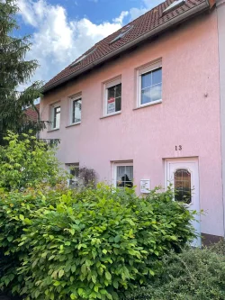 Vorderansicht - Haus kaufen in Gräfenhainichen - RESERVIERT !!! Gräfenhainichen- Einfamilienhaus mit 6 Zimmern und pflegeleichtem Grundstück 