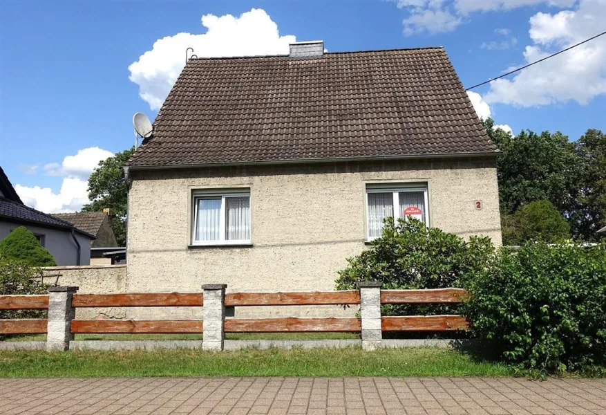 Vorderansicht  - Haus kaufen in Jeber-Bergfrieden - Freistehendes Einfamilienhaus in ruhiger Lage