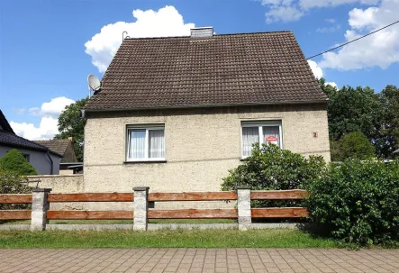 Vorderansicht  - Haus kaufen in Jeber-Bergfrieden - Freistehendes Einfamilienhaus in ruhiger Lage