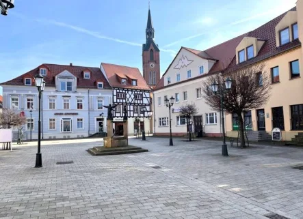 Marktplatz 1 - Gastgewerbe/Hotel kaufen in Gräfenhainichen - Interessante Immobilie für Gaststätte und Beherbergungsgewerbe in bester Geschäftslage