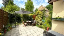 Terrasse mit Blick zum Pool