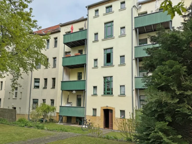 Rückansicht - Wohnung kaufen in Leipzig - Top Kapitalanlage: Balkonwohnung nahe dem Völki