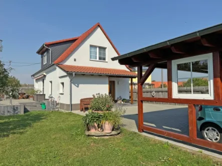 Blick zum Haupthaus - Haus kaufen in Großzschepa - Leben auf dem Land: Ruhe, Freiraum und Natur genießen