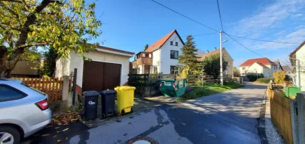  - Haus kaufen in Borna - Kleines Einfamilienhaus mit Garage und Nebengelass in Neukirchen zu verkaufen.